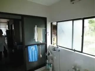 剥がれた浴室タイルを張り替えて見栄え良く