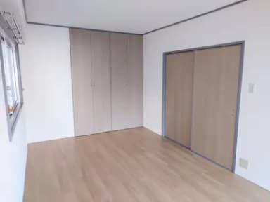 和室から洋室に変更と各部屋クロス貼り替え、窓枠塗装。