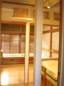 思い出の塗り壁を残しモダンなお部屋に