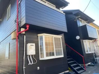 最近流行りのブラックカラーの外壁塗装になります!