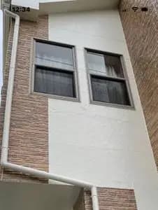 水が入っている状態の外壁を補修