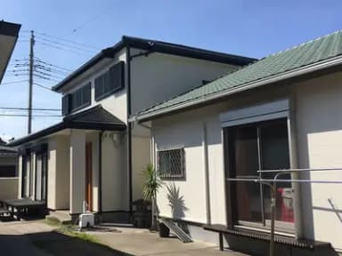 色あせやひび割れが目立ってきた外壁をきれいに修繕