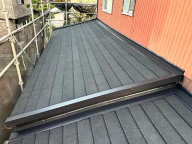 下屋根カバー工法!高耐久ディプロマットスターへ!