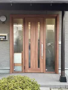 防犯&寒さ対策で玄関ドアをカバー工法で施工