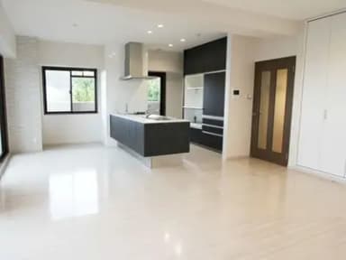 開放的なリビングで、自然と会話が弾む、大人シックなお家