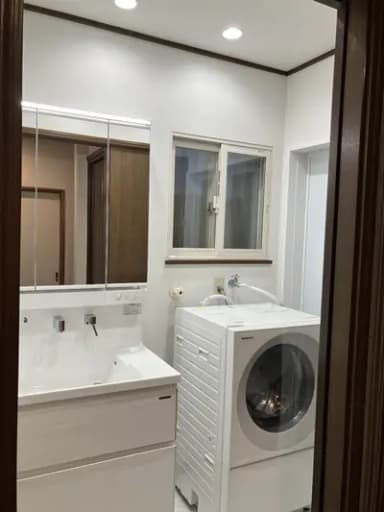 洗面室を白で統一リフォーム