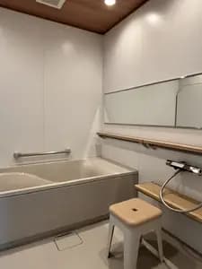 木のぬくもりを感じる、くつろぎのユニットバス