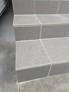 欠けた階段の修復