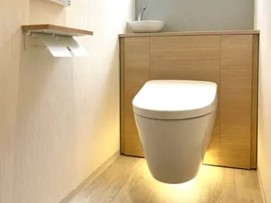 浮いてるからお掃除ラクラク!ライトの光もお洒落なトイレ