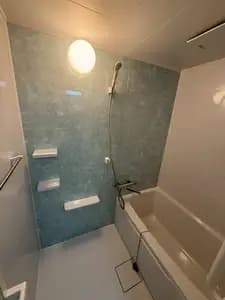 コンパクトなお手頃バスルーム