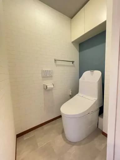 アクセントクロスが映える空間へ トイレリフォーム