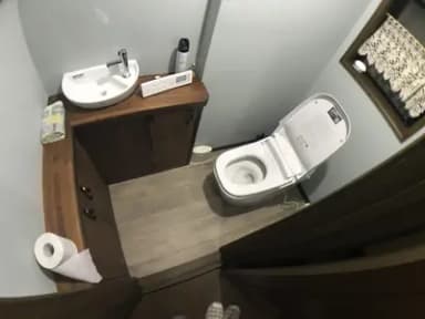 使いやすく新たに手洗い付きのタンクレストイレ