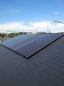 屋根への太陽光発電システム設置工事