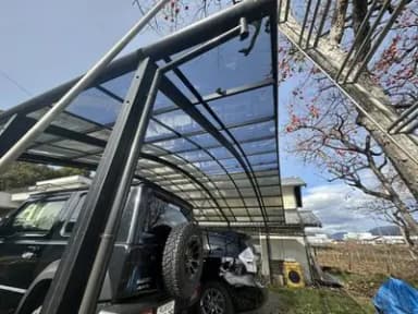 破損したカーポートの屋根パネル張り替え修繕